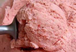 גלידת תות ושמנת